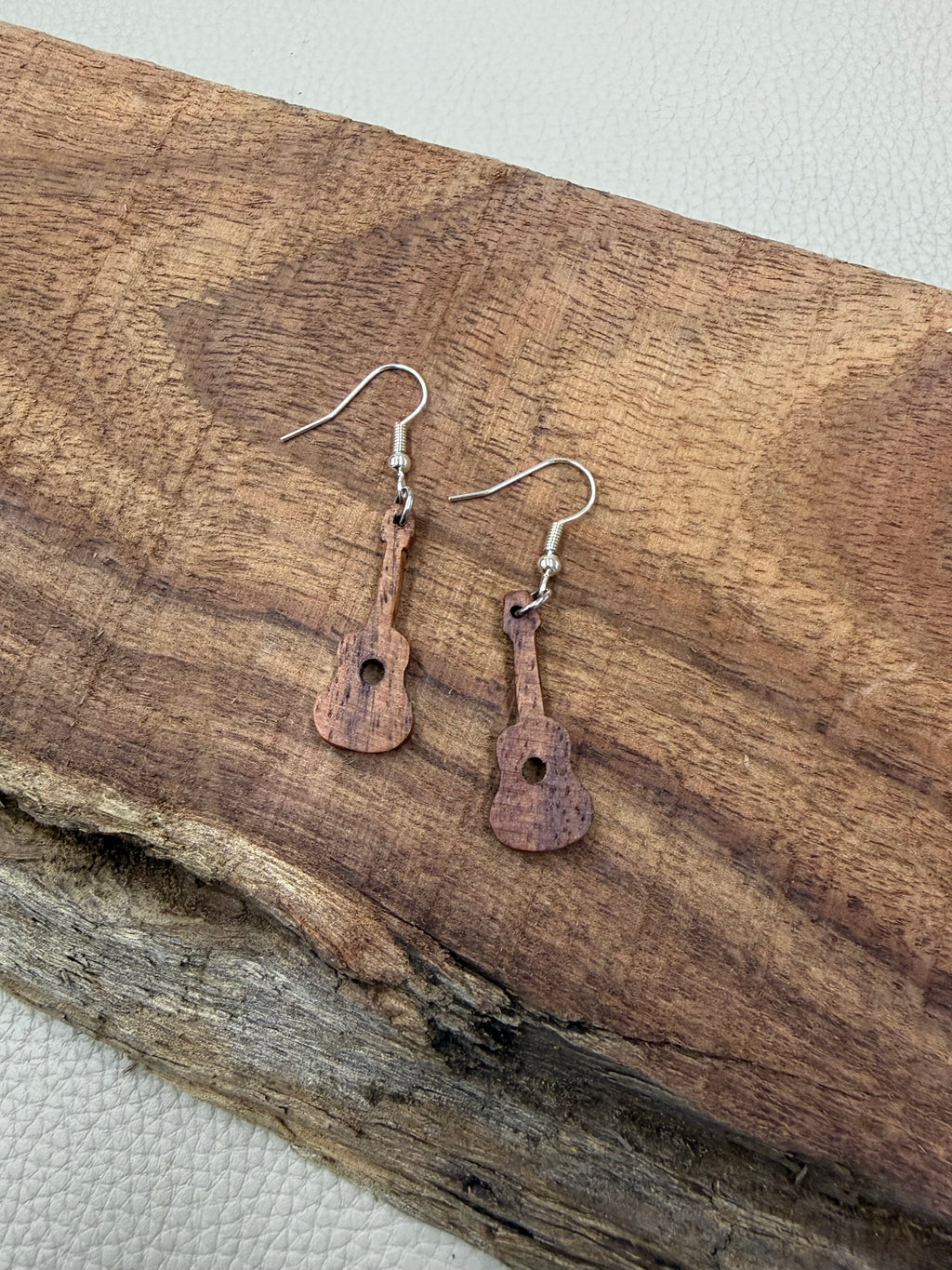 ピアス　ウクレレ