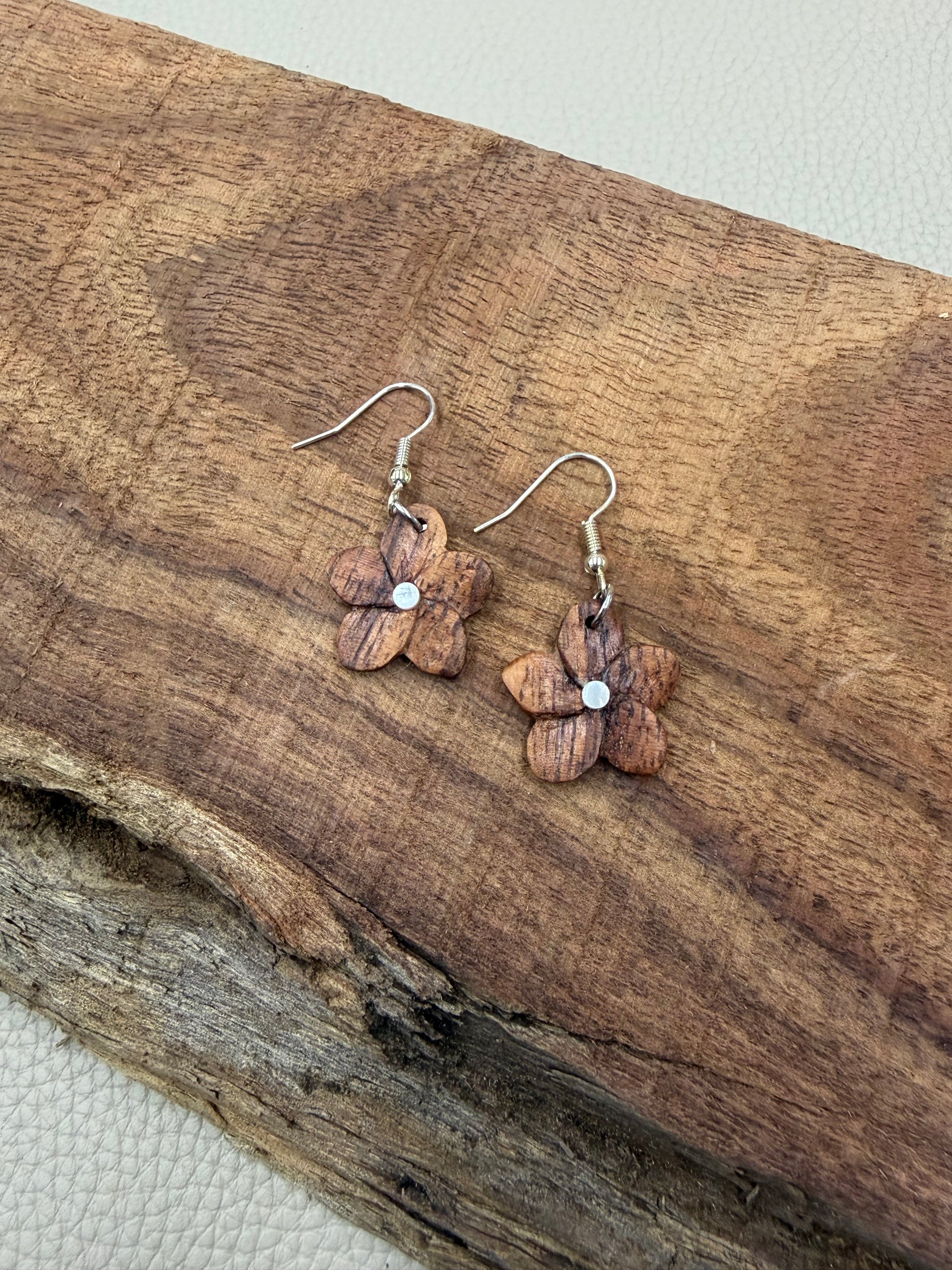 ピアス　プルメリア