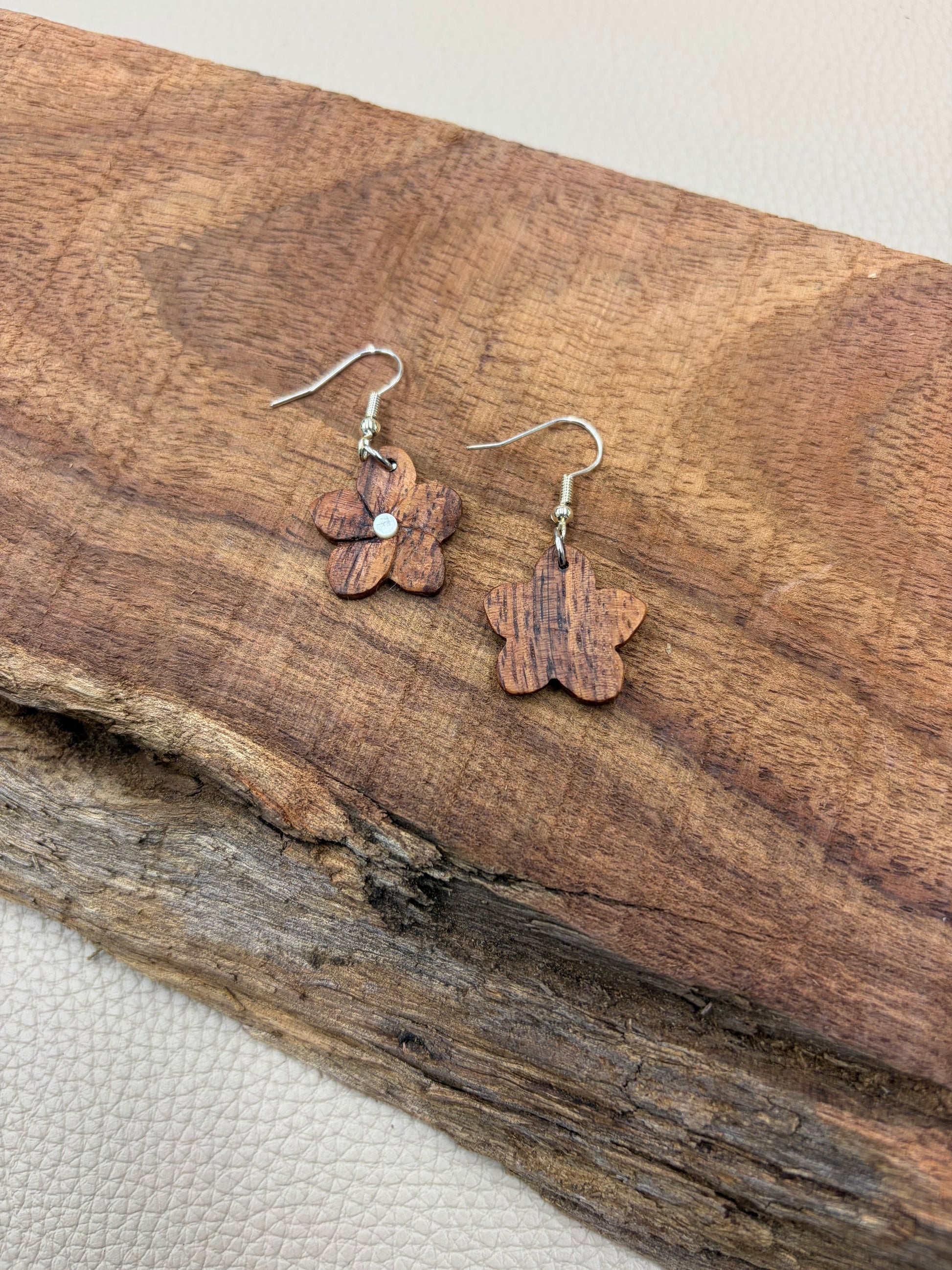 ピアス　プルメリア
