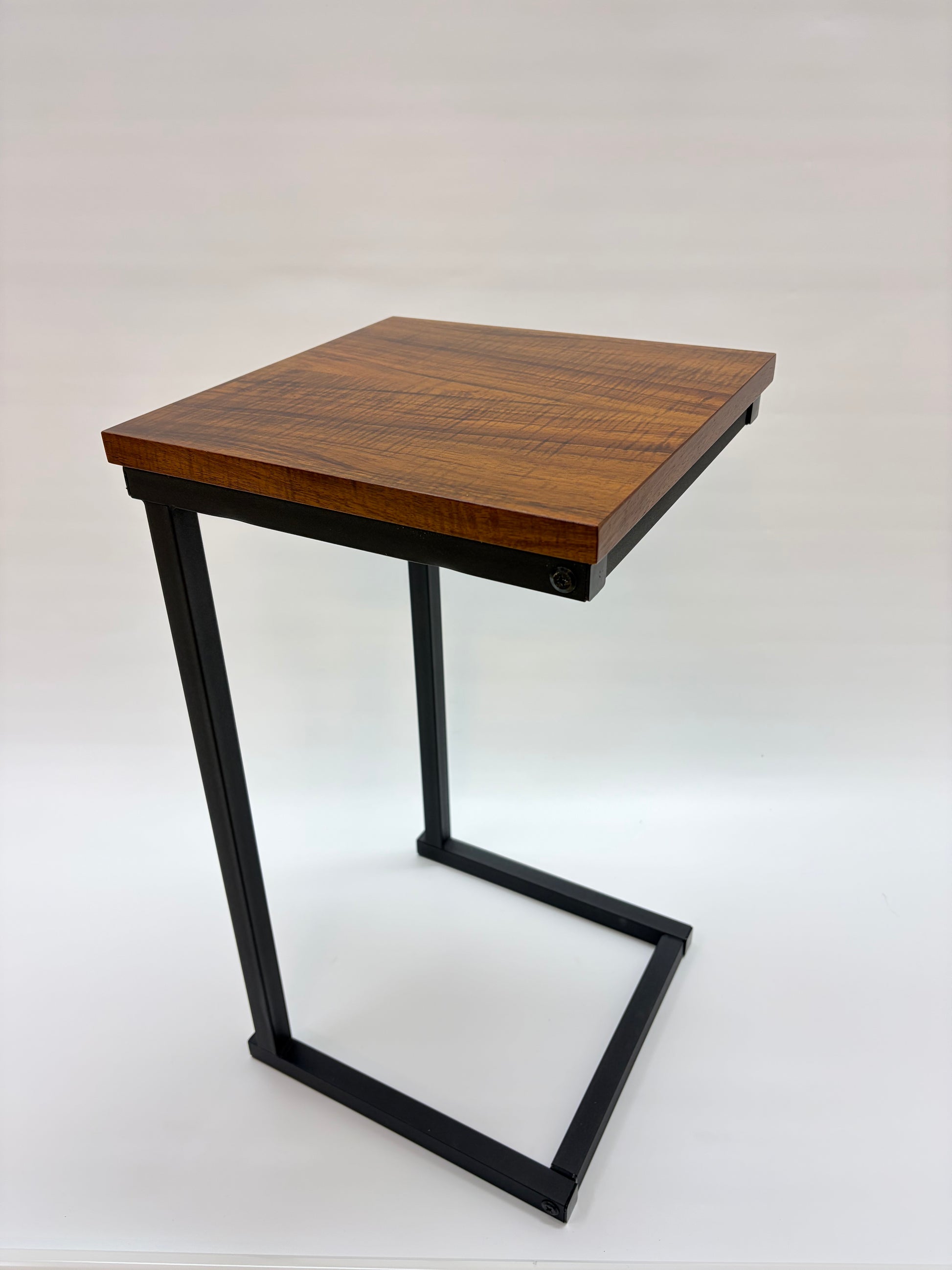 サイドテーブル