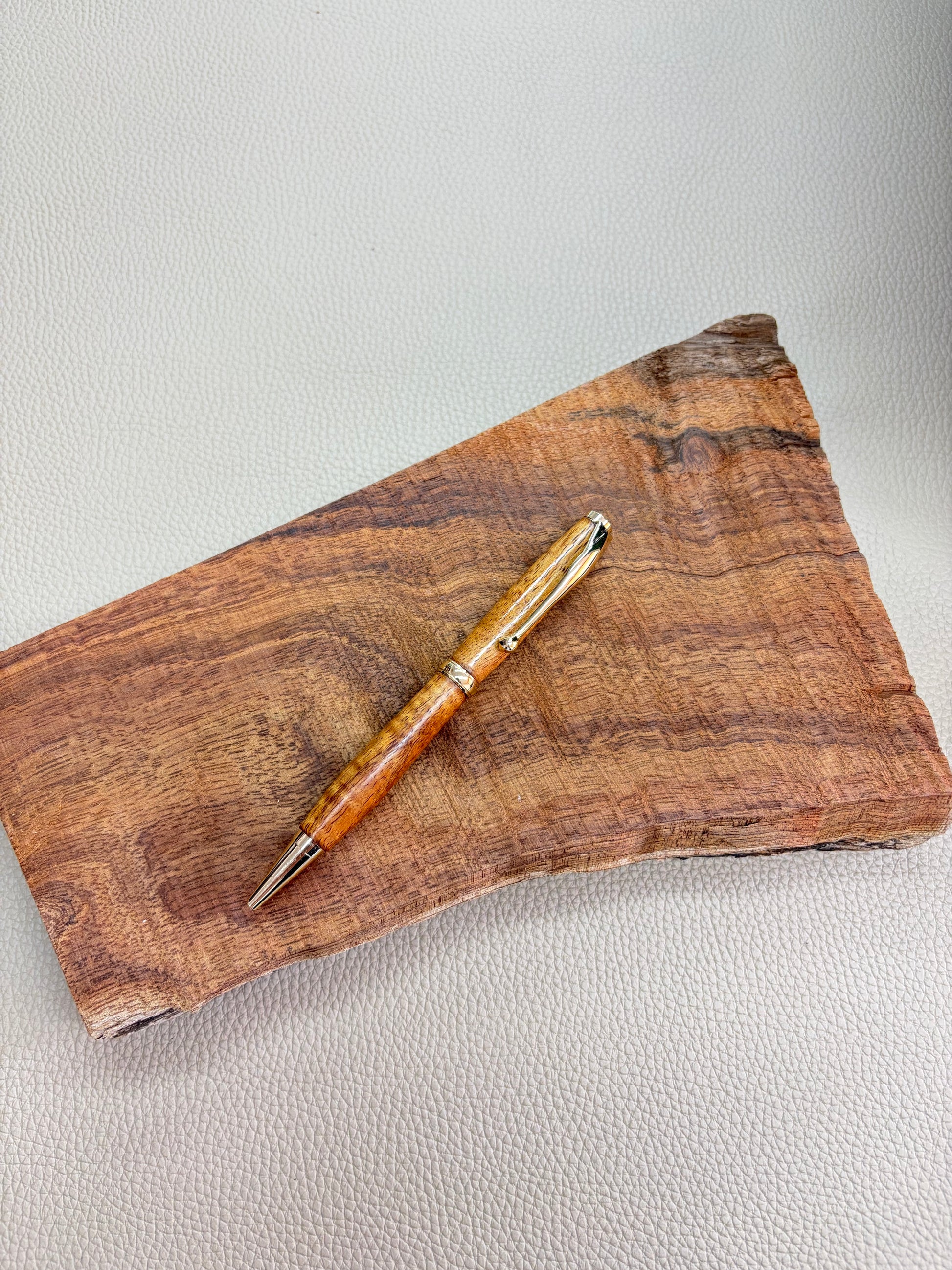Koa pen with gold 01