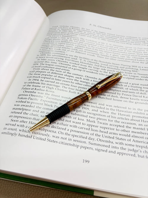 Koa pen with gold 02