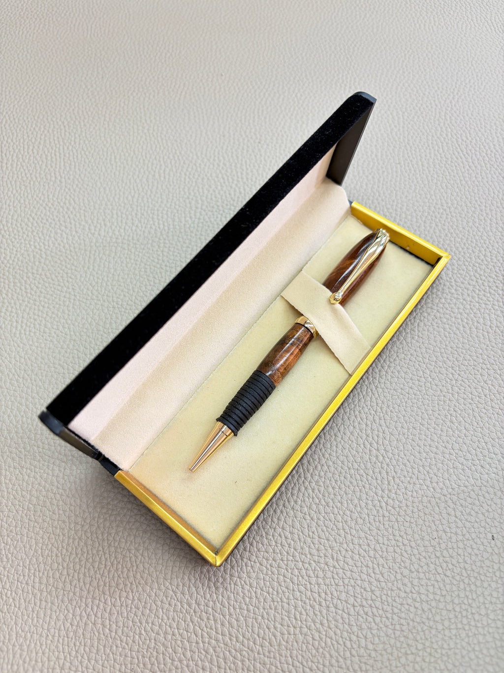 Koa pen with gold 02
