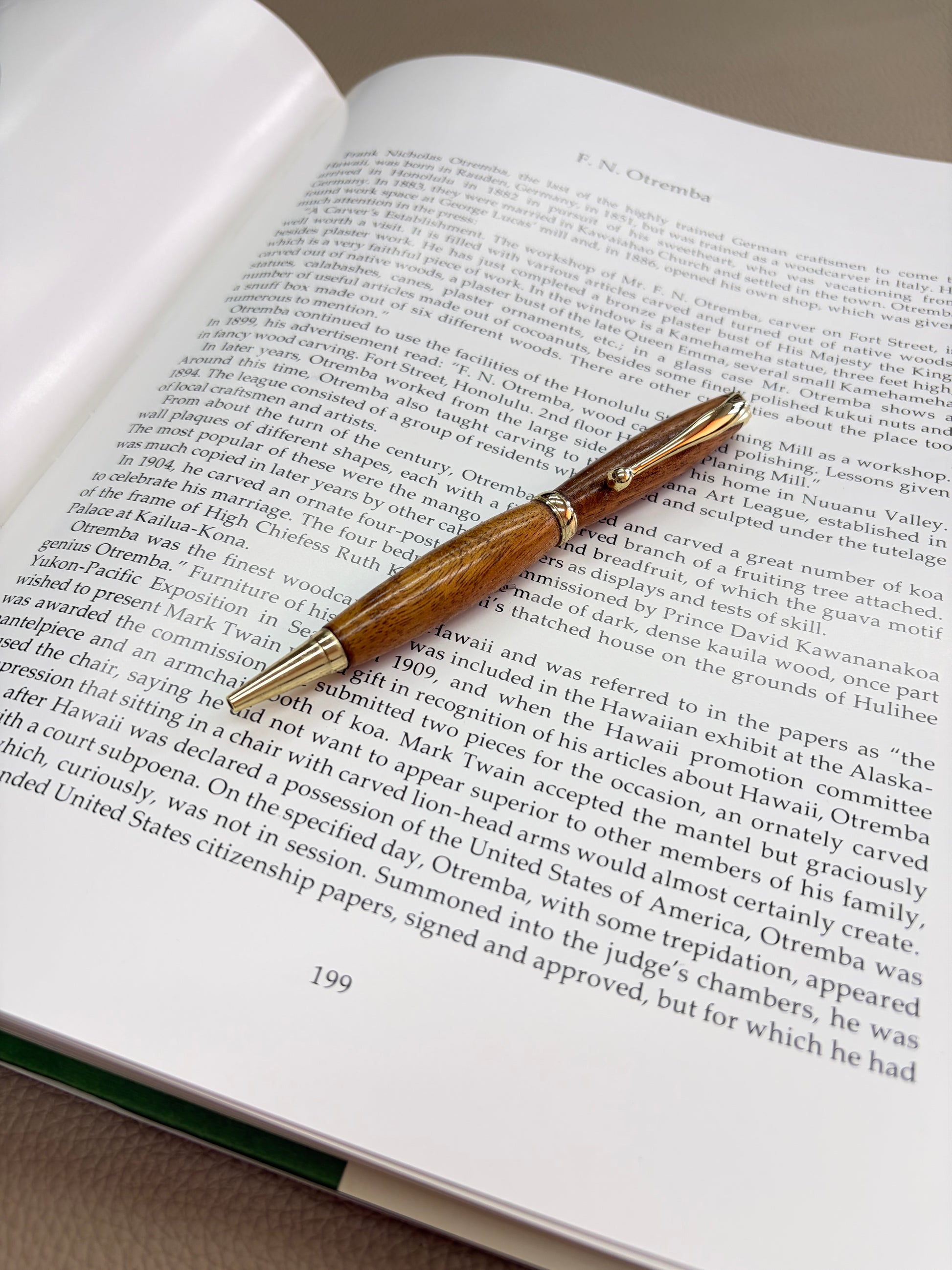 Koa pen with gold 03