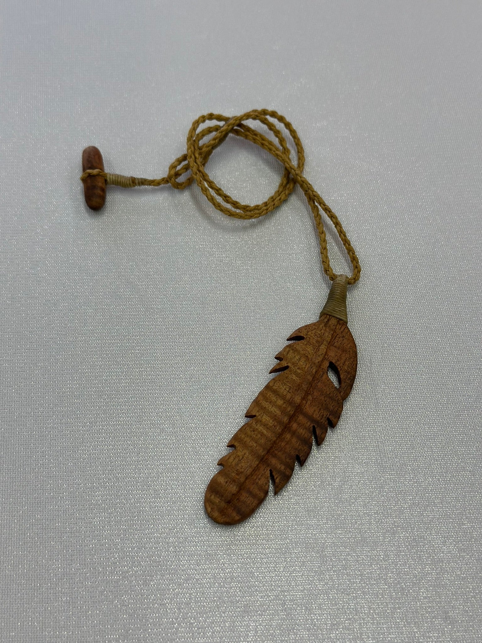 フェザーネックレス