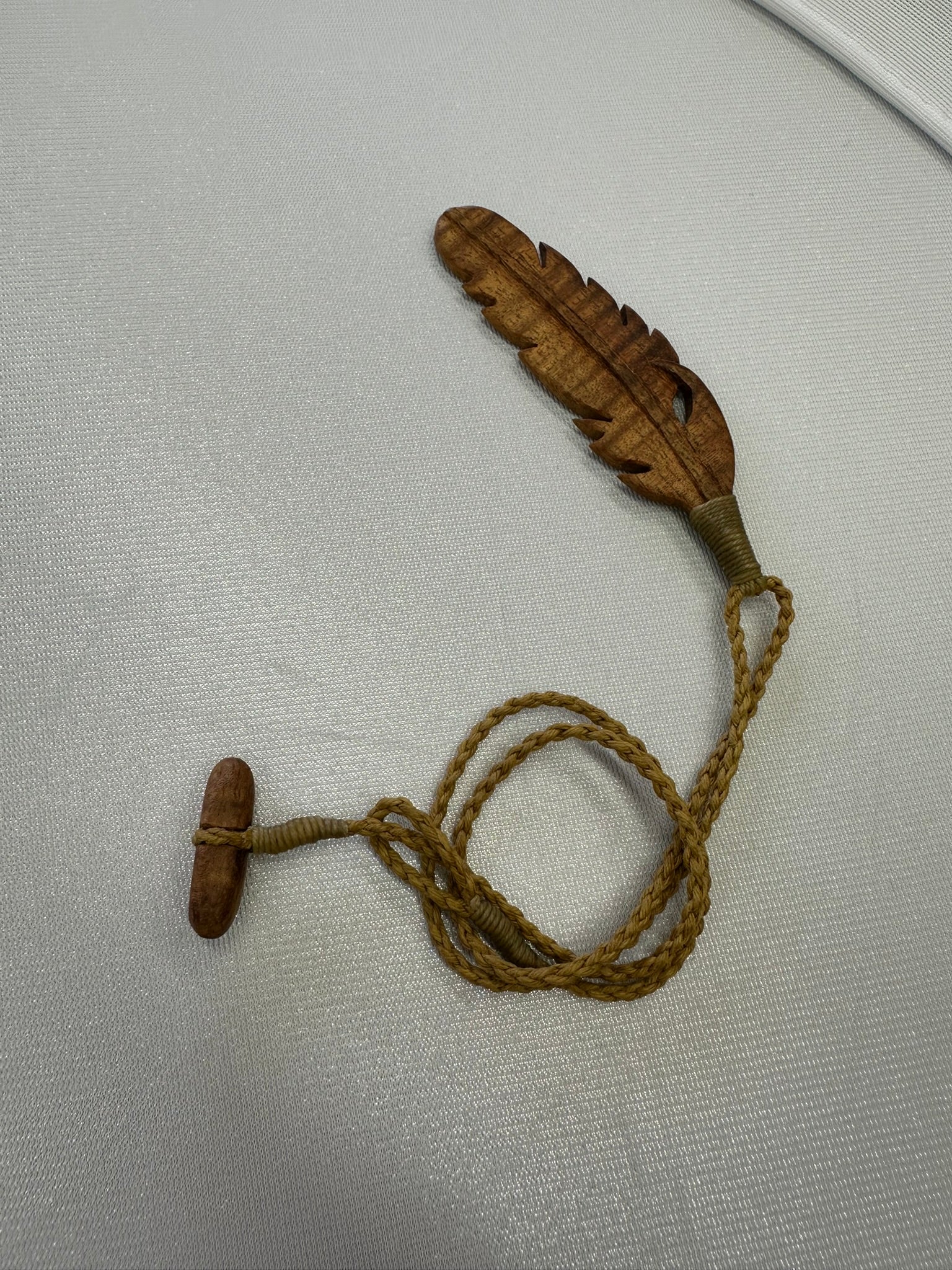 フェザーネックレス